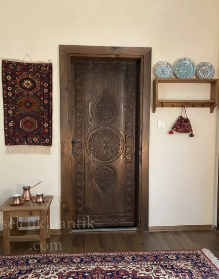 Osmanlı Tarzı El İşçiliği Ahşap Kapı Modelleri