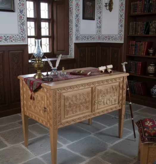 Selçuklu Tarzı El Oymalı Çalışma Masası Modelleri